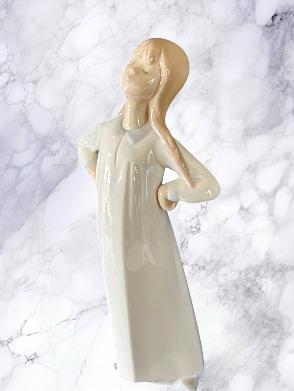 LLADRO - GIRL WITH HANDS AKIMBO - No. 4872